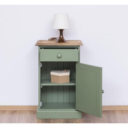 zeleny nocny stolik masivny klasicky country vintage spalna nabytok provence provensalsky nabytok nabytky lameridiana taliansky bytovy dizajn budapest obchod vidiecky patina s doskami s doskovanym.jpg